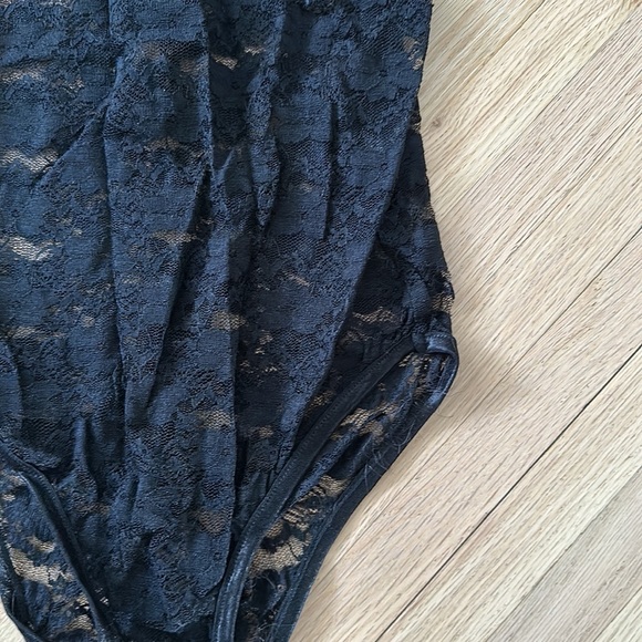Lace Bodysuit - Picture 5 of 7